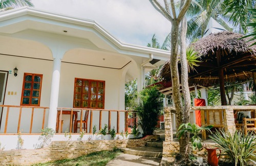 Basdiot House | Private quite bungalow-5 min walk to ocean & restaurants