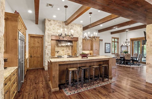 Bergheim House | Private Ranch | Pool,Ping Pong,Yoga,Weddings,Games