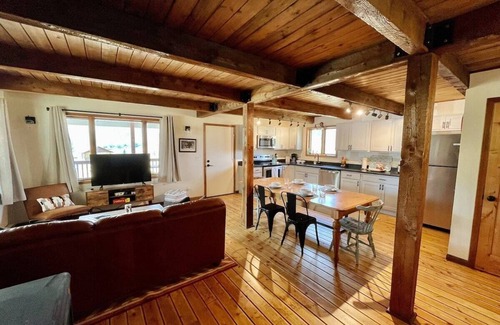 Gardiner Cabin | Private Ranch Property Minutes to Yellowstone NP