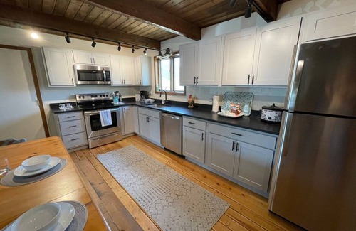 Gardiner Cabin | Private Ranch Property Minutes to Yellowstone NP