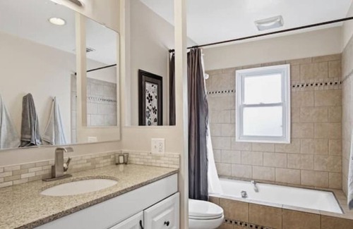 Wheat Ridge House | Private Refuge, Great Space to Work and Play!