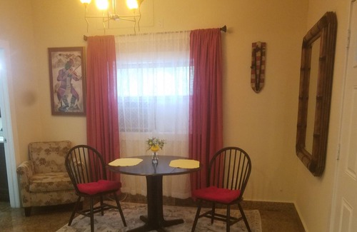 Greenacres House | Private, relaxing 1 bedroom vacation home & free parking
