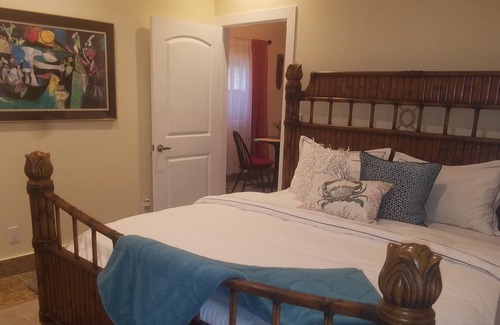 Greenacres House | Private, relaxing 1 bedroom vacation home & free parking