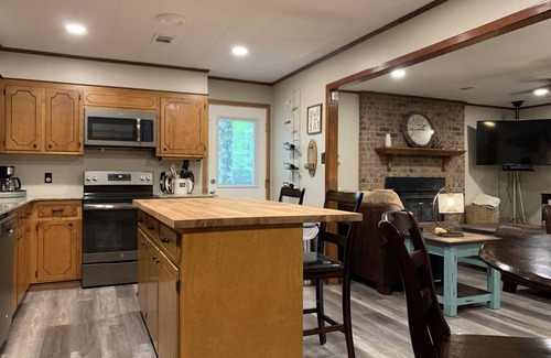 Chatham House | Private, Relaxing Waterfront Getaway! 3BR/2BA House! Modern Amenities!