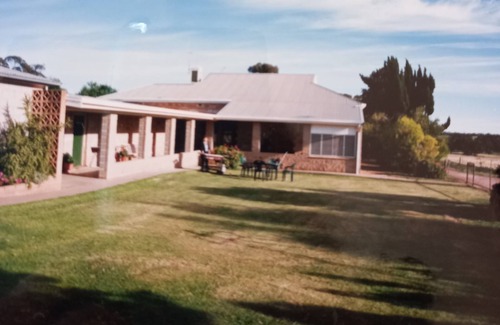 Booleroo Centre House | PRIVATE, REMOTE, SECLUDED COUNTRY HOMESTEAD PETS WELCOME! - BOOLEROO CENTRE