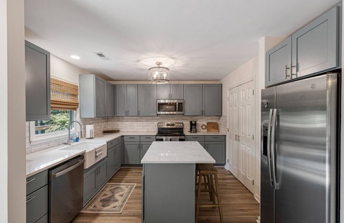 Highlands Hills House | Private Renovated home 1.5 Miles to downtown Highlands!
