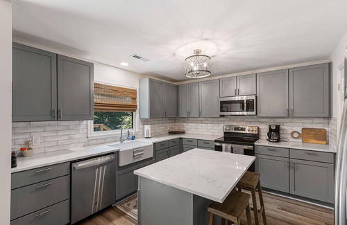 Highlands Hills House | Private Renovated home 1.5 Miles to downtown Highlands!
