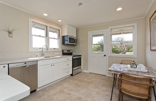 Manoa House | Private Renovated Manoa Cottage