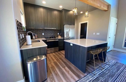 Kanab House | Private Resort with Kanab Charm 2 Bedroom, 2 Bathroom, Pool, Hot Tub, Stargazi