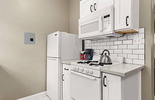 Midtown Apartment | Private Restored Corner Apartment