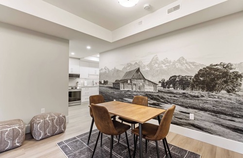 Langley House | Private Retreat Minutes from Thunderbird Show Park