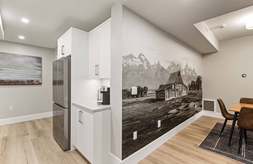 Langley House | Private Retreat Minutes from Thunderbird Show Park