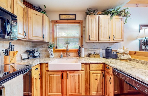 Banner Elk Cabin | Private retreat amongst the trees with a deck, firepit, grill, AC, and W/D