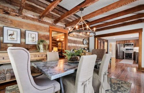 Thompson's Station House | Private Retreat Burwood 8 acres Hot Tub Fire pit