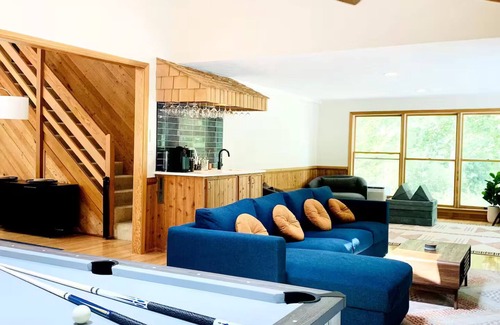 Wardensville Cabin | Private Retreat for 13 - Hot Tub, Fire Pit & More