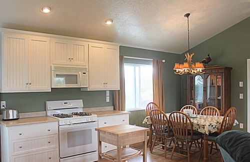 Choteau House | Private Retreat in the Rocky Mountain Front with a Million Dollar View