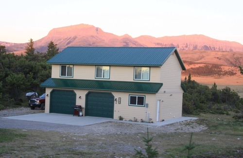Choteau House | Private Retreat in the Rocky Mountain Front with a Million Dollar View