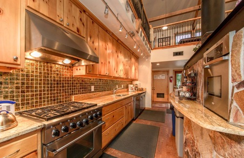 Cle Elum Cabin | Private Retreat in the Woods on 20 Acres! Grand Lodge with 8 Studio Cabins!