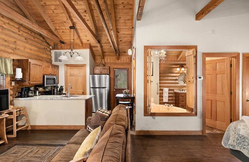 Branson Theater District Cabin | Private Retreat! King Bed, Whirlpool Tub, Large Deck, Resort Amenities! | 154