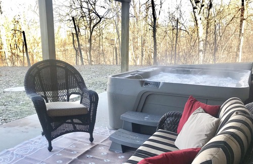 Pilot Grove House | Private Retreat On 100 Acres -Outdoor HOT TUB. Reconnect with nature.