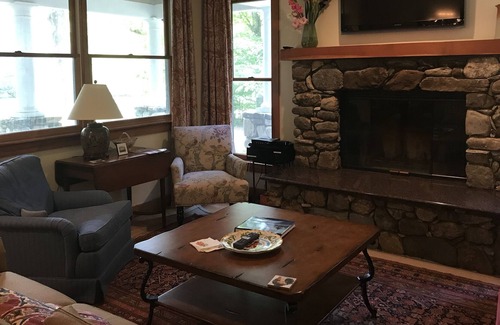 Manchester House | Private Retreat on Battenkill Near Manchester Village