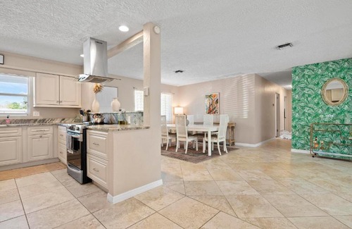 Southgate Ski Chalet | Private Retreat on Siesta Dr