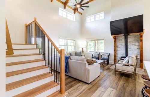 Summerville House | Private Retreat! Pool, Hot Tub, Awesome Views, Washer & Dryer, Wi-Fi, Near Rome, GA