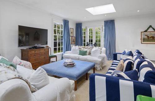 Saint Albans House | Private Retreat with Gorgeous Gardens