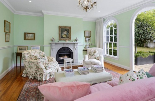 Saint Albans House | Private Retreat with Gorgeous Gardens