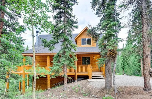 Alma House | Private Retreat with Hot Tub and Game Room - Mountain Vista
