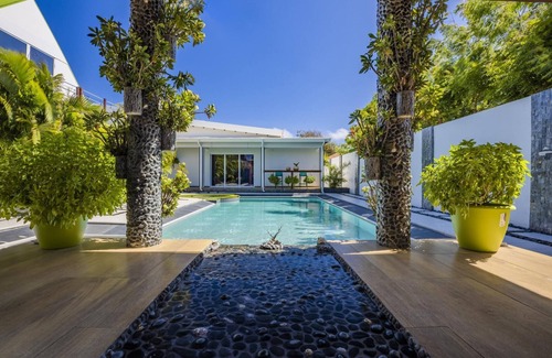 Moko Villa | Private RetreatPoolSpaBBQKitchen10 min>Beach