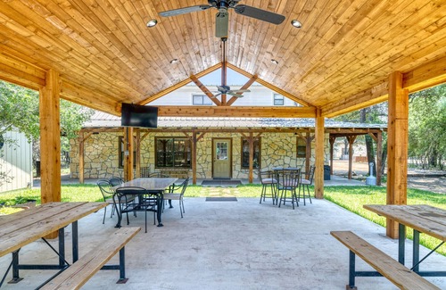 Sabinal House | Private River Access and wheelchair accessable