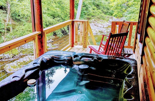 Sevierville Cabin | Private River Front Cabin! Trout Fishing in the beautiful Little Pigeon River.