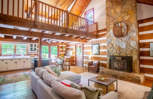 Elon Cabin | Private Riverfront Cabin: Kayaks, Ping Pong, Gym