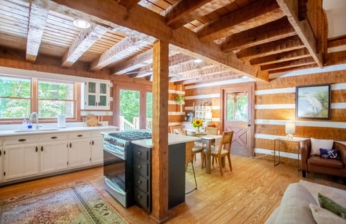 Elon Cabin | Private Riverfront Cabin: Kayaks, Ping Pong, Gym