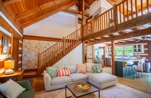 Elon Cabin | Private Riverfront Cabin: Kayaks, Ping Pong, Gym