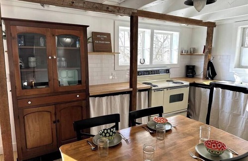 Village of Princeton Cabin | Private Riverfront, Converted Barn *EV Charger*