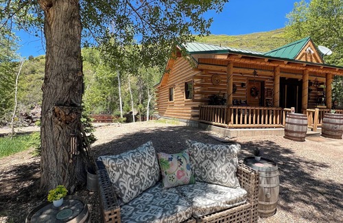 Kamas Cabin | Private Riverfront Hygge Cabin