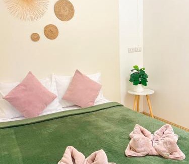 Khlong Sok House | private room with share bathroom at Little wild house Khaosok