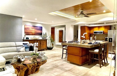 South Shore Hotel Area Condo | PRIVATE ROMANTIC OCEAN FRONT LUXURY