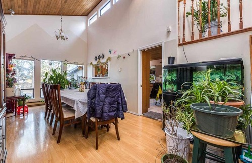 Surrey House | Private Romantic Room with Attached Bath & Balcony - Beautiful & Peaceful Location