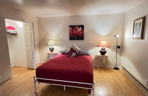 Surrey House | Private Romantic Room with Attached Bath & Balcony - Beautiful & Peaceful Location