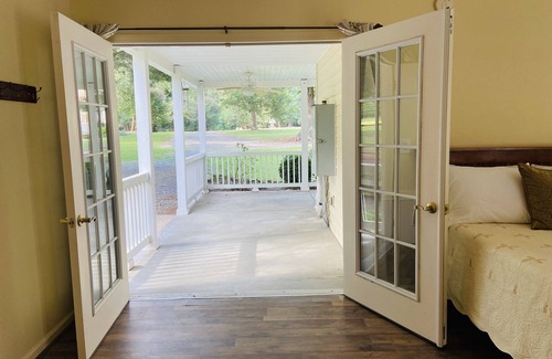 Lawrenceville Cottage | ππ~Private Romantic Cottage #FarmStay-BabyGoats~ππ