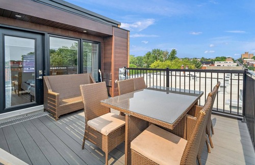 Sainte-Marie Apartment | Private Roof top Patio Downtown Metro Frontenac