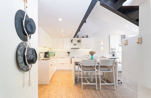 R Condo | Private Rooftop Terrace + Walkable to the Beach