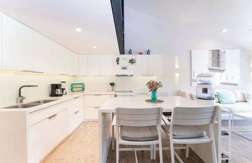R Condo | Private Rooftop Terrace + Walkable to the Beach