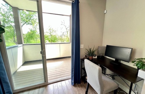 Jefferson Park House | Private RoofTop Hot Tub! 360 Views! Beautiful Townhome!