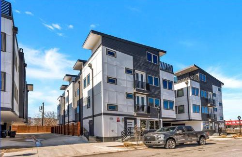 Fort Worth House | Private Rooftop Patio + 4 Story Home in Downtown FW