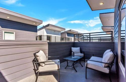 Fort Worth House | Private Rooftop Patio + 4 Story Home in Downtown FW