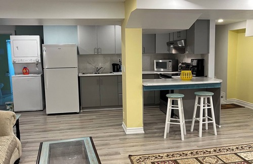 Central Erin Mills House | Private Room#1 - Erin Mills Town Centre